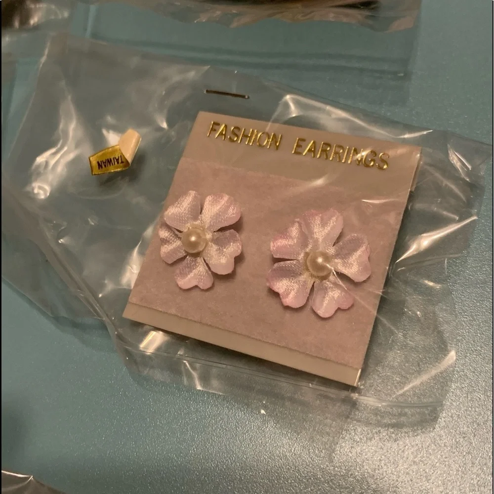 NEW Girls Earrings Pastel Flower Lot of 24 Pairs